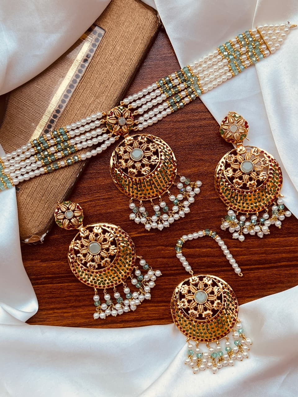Stunning Choker Set